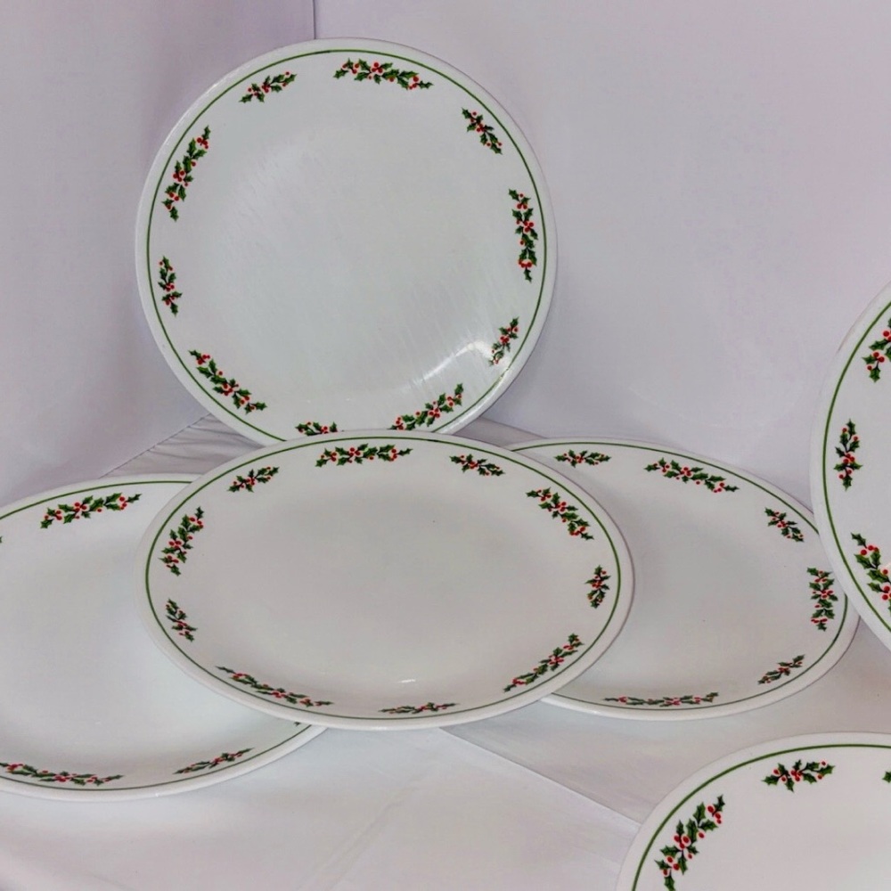 1985 Corelle Holly Days 10¼” Dinner Plates by Corning (x8)